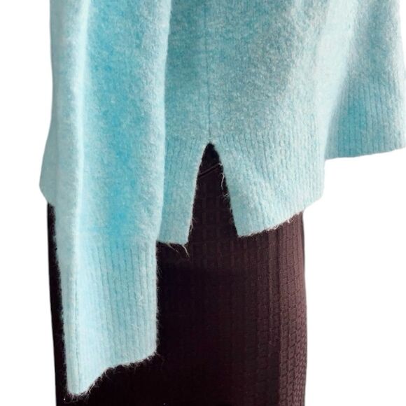 J. Crew Crewneck Side Slit Extra Soft Long Sleeve Aqua Sweater Size Medium - Picture 3 of 6